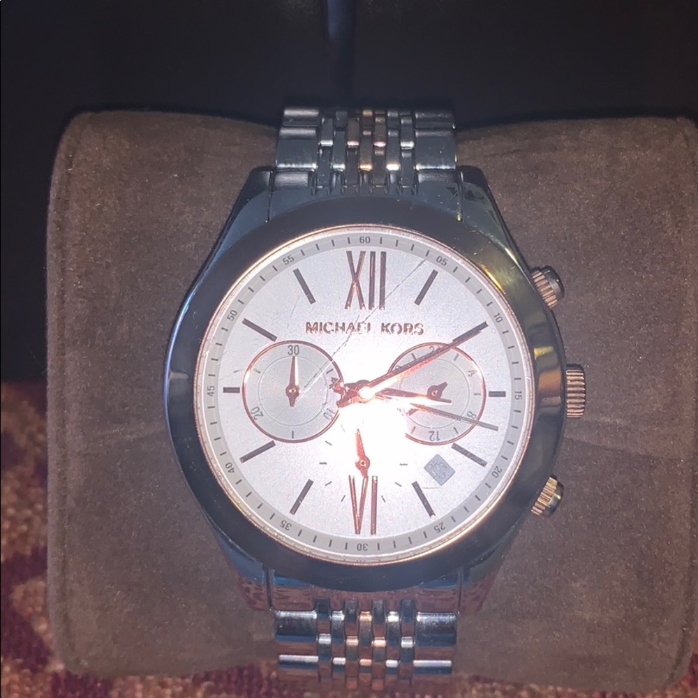 ⭐️⭐️Used Michael Kors large face watch WITH BOX